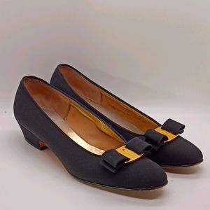 Vintage Salvatore Ferragamo Vara Bow Pumps Sz 7